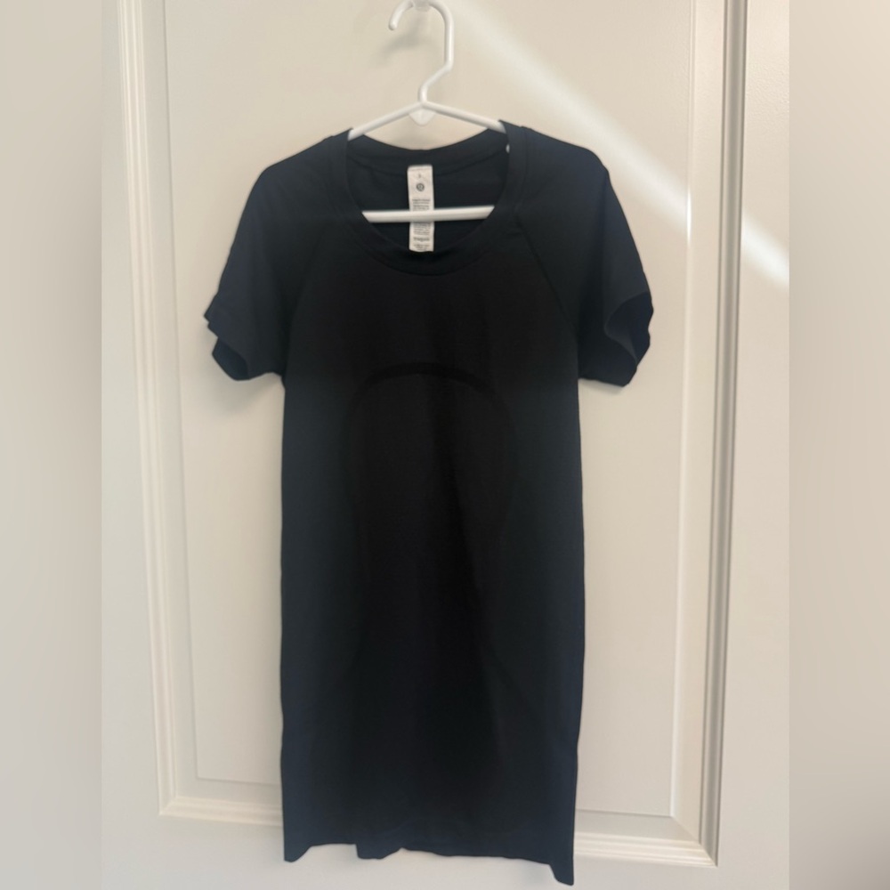 lululemon athletica Black Short Sleeve Tee EUC
